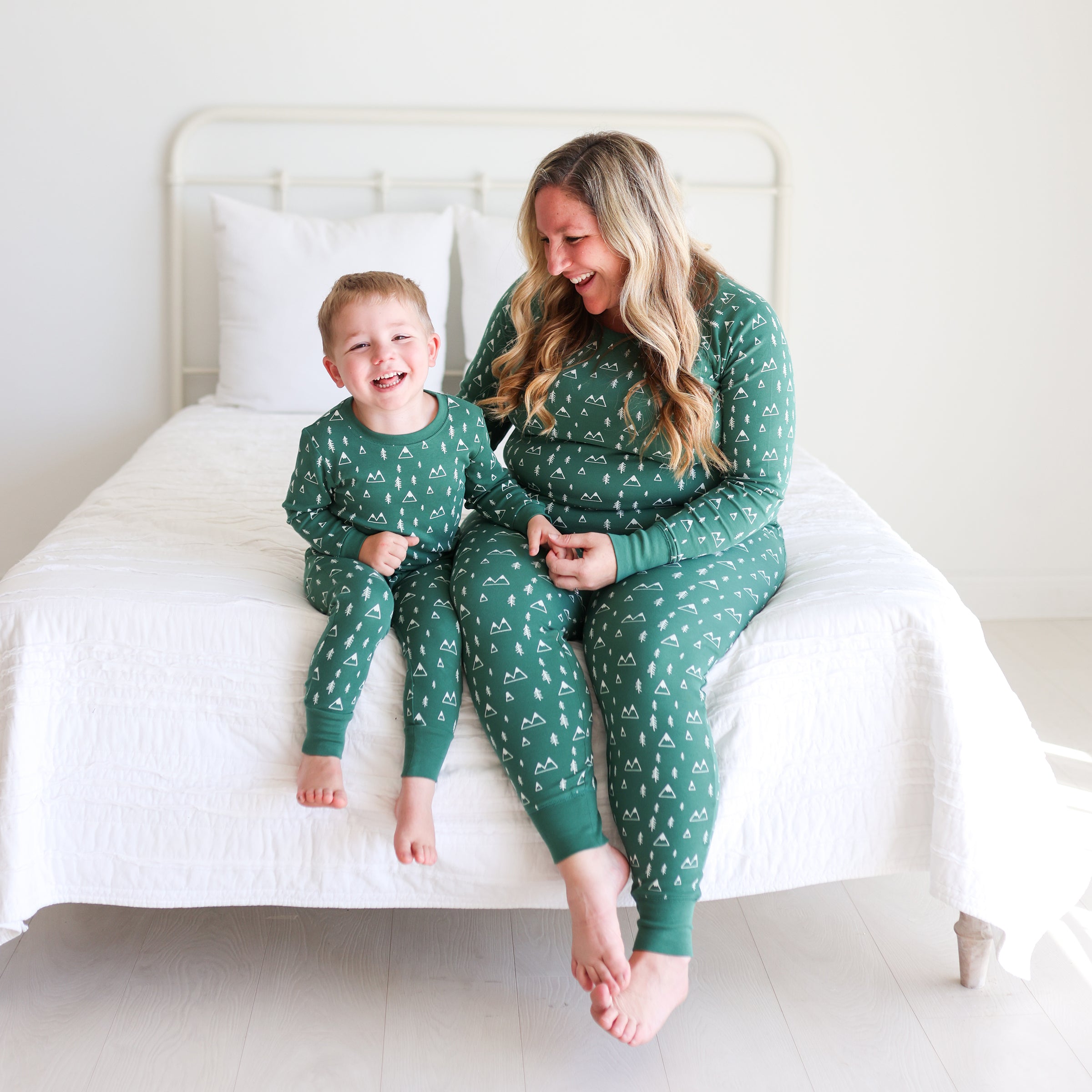 FW22_IG_JAMMIES_womensholiday4_076fb8cd-c676-47b0-9da8-a394092cdfb1.jpg